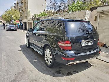 Mercedes-Benz: Mercedes-Benz ML-Class SUV - Kuzov: qara rəng, 5 qapı, yanlarda — 4