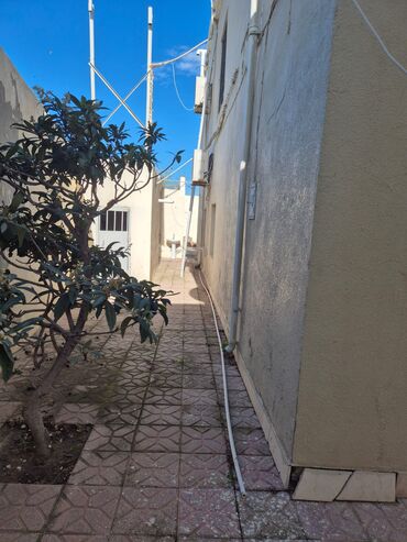 Həyət evləri və villaların satışı: Novxanıda, Görədil dəmir yolu stansiyasına piyada 10-15 dəqiqəlik — 22