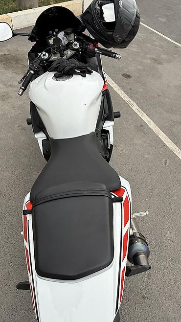 ямаха 600: Спортбайк Yamaha YZF-R6 (600 кубов) в фирменной белой раскраске с — 2