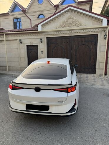 Avtomobil salonu üçün digər detallar: Elektrik krossover salonu – modern texnologiya və komfort - Panorama — 8