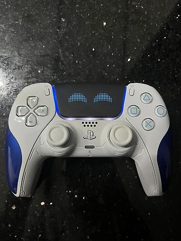 PlayStation 5 DualSense simsiz oyun pulti – Astro’s Playroom temalı