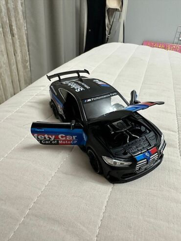 модель бишкек: Масштабная модель BMW M4 Safety Car MotoGP - Спортивное купе в ливрее