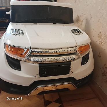 Детские электрокары: Uşaq üçün elektrikli maşın – ağ rəng, SUV üslubunda kuzov — 1