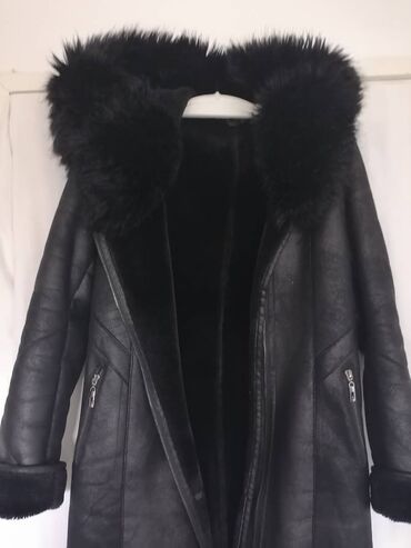 Krzneni kaputi: Monton intenzivno crne boje sa kapuljacom i punijim toplim krznom na lalafo.rs — 5 Krzneni kaputi: Monton intenzivno crne boje sa kapuljacom i punijim toplim krznom — 5
