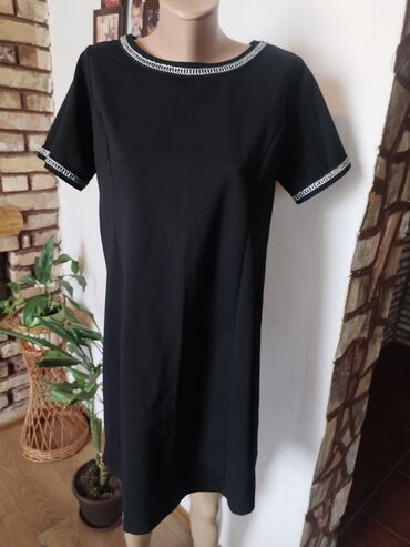 brusevi bez zice: 2XL (EU 44), color - Black, Short sleeves at lalafo.rs brusevi bez zice: 2XL (EU 44), color - Black, Short sleeves
