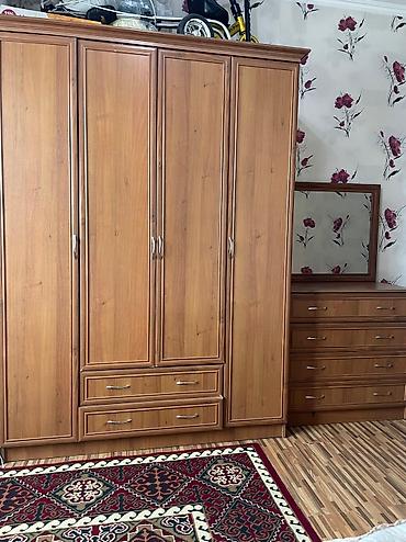 Зал үчүн гарнитуралар: Продается Диван б/у размер длина 4.5мспальный гарнитур б/у с двумя — 2
