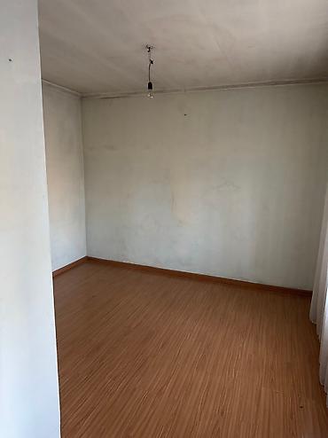 Продажа коттеджей и домов: Г.Ош продается дом, два этажа, 6 комнат, кухня. Во дворе имеется — 4