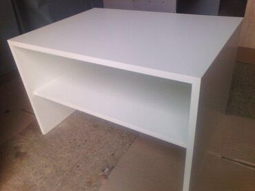 Stolovi: Klub Sto 20 🛠️ Materijal: Izrađen od Univera debljine 18 mm u belom — 2