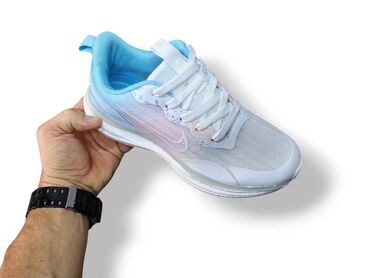 Women's Sneakers and athletic shoes: Nike patike top model

Novo
Brojevi 36 do 41

fb Moja Kupovina 1 — 8