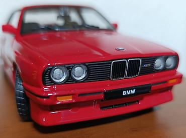 formula 1: Bburago maketa automobila – 1988 BMW 3 Series M3 (E30) - Skala: 1:24 — 3