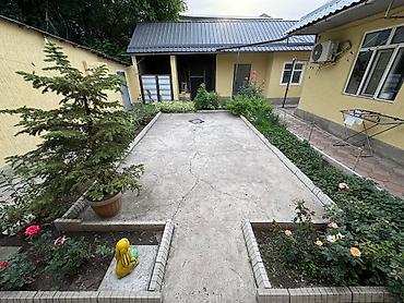 174: Выставлен дом на продажу в центре города Усенбаева 174, за ЦОН, ниже — 3