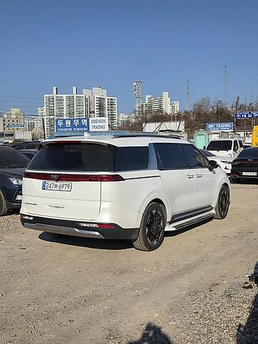 Kia: Kia Carnival: 2022 г., Минивэн — 12