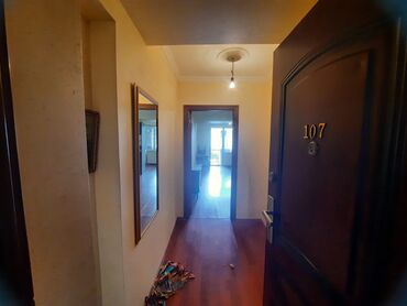 Посуточная аренда квартир: Kiraye verilir Gənclik metrosuna 10dəq yol.9mərtəbə lift mənzərə hər