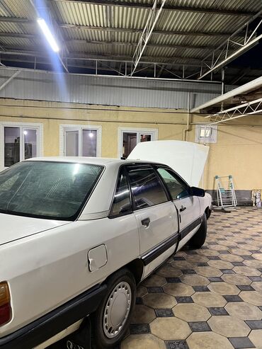 Audi: Audi 100: 1986 г., 1.8 л, Механика, Бензин, Седан
