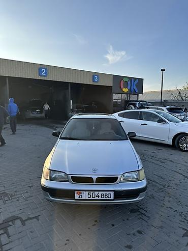 Toyota Carina E: 1997 г., Седан