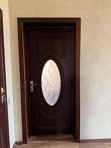 qtaq qapısı: 4 otaq qapısı satilir 3 şüşəli 1 ədədi susesiz Olcu 2*80 Qapılar — 1