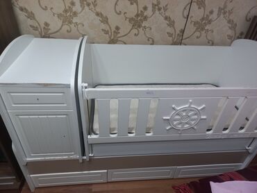 Beşiklər: Oğlan üçün, İşlənmiş, Dördbucaq, Beşik, Dəst ilə, Matras ilə, Yellənmə mexanizm ilə