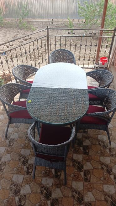 Bağ, çöl masa və oturacaq dəstləri: Kvadrat masa, Açılmayan, Stullar ilə, Həsir toxunuşlu — 30