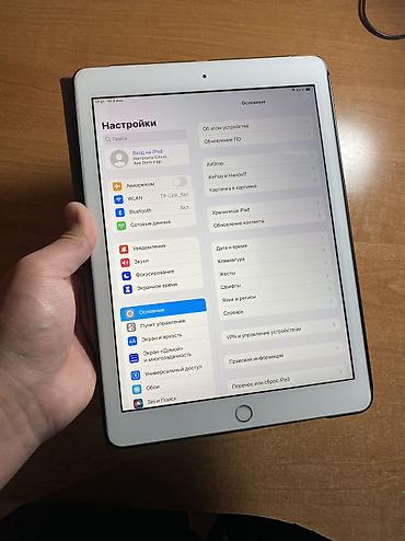 Планшеты: Планшет, Apple, память 128 ГБ, 9" - 10", Wi-Fi, Б/у, Детский цвет - Серебристый — 5
