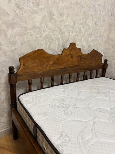 Хозтовары: Б/у, Двуспальная кровать, Без подьемного механизма, С матрасом, Без выдвижных ящиков