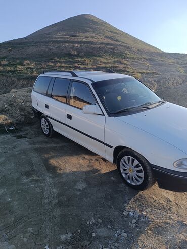 бампер опель вектра б: Opel Astra: 1.4 l | 1994 il 197777 km Universal