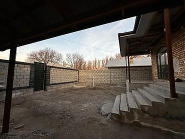 Продажа коттеджей и домов: 🏡 **ПРОДАЁТСЯ ДОМ** 📍 Район: Карагачевая Роща 📝 **Описание:** — 7