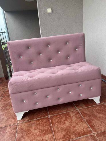 Stolice: A. Tabure
100x42x80
14.000din bez otvaranja odmah dostupno — 2