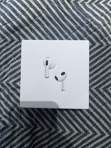 Airpods 3 chox yaxwi veziyyetdedi sag gulag itib sol gulagin mikrafonu