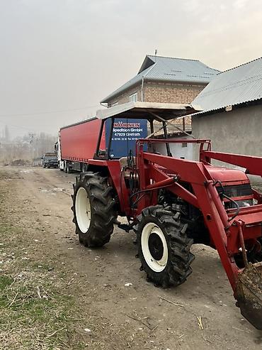 Другие мини-тракторы: Фронтальный мини-трактор, красный, с навесным погрузчиком Описание: - — 12