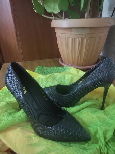 женское туфли: Туфли 40, цвет - Черный