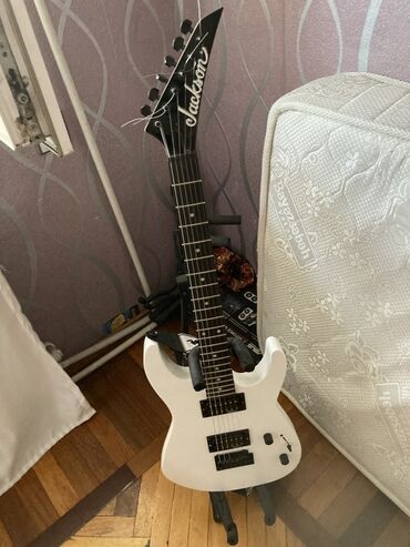 Tar: Elektron gitara, 6 sim