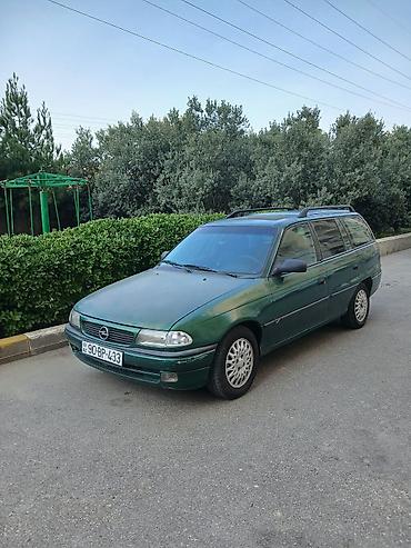 opel astra dinamo: Yaşıl rəngli universal kuzovlu Opel Astra F (caravan) — 2