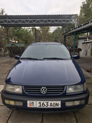 машина капейка: Volkswagen Passat: 1994 г., 1.8 л, Механика, Бензин, Универсал