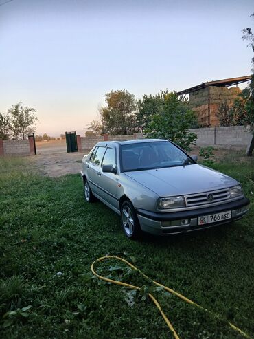 автомобиль венто: Volkswagen Vento: 1993 г., 1.8 л, Автомат, Бензин, Седан