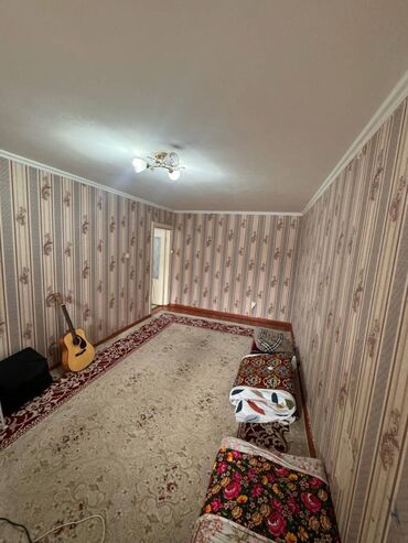 мед алимин: 1 комната, 32 м², 104 серия, 2 этаж