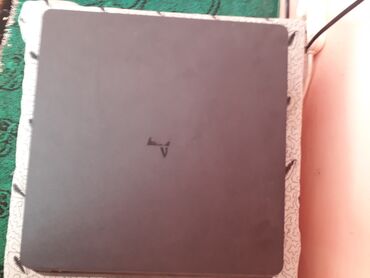 PS4 (Sony Playstation 4): Sony PlayStation 4 (PS4) Slim oyun konsolu Xüsusiyyətlər: - Model — 5