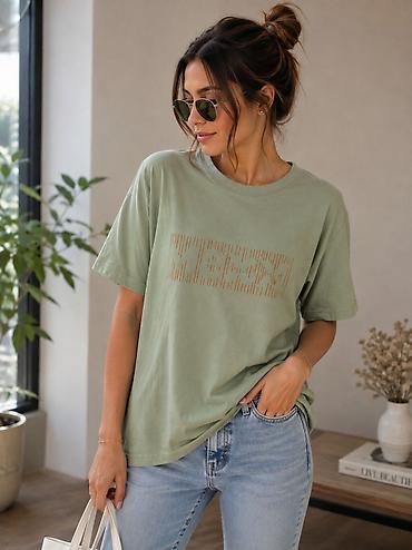 qadin koynek modelleri: Qadınlar üçün oversize stil köynək. Gündəlik istifadə üçün rahat və — 4