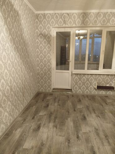токмое: 1 комната, 52 м², 105 серия, 3 этаж, Косметический ремонт