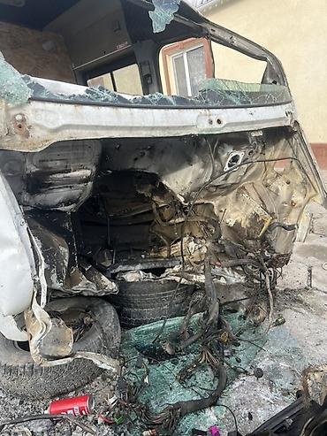 Другие детали кузова: Разбор на запчасти: грузопассажирский Mercedes-Benz Sprinter 313 2.2 — 3