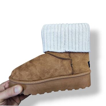 Ugg obuća: Ugg dečije čizmice NOVO
Novo
Brojevi 36 do 41
fb Moja Kupovina 1 na lalafo.rs — 2 Ugg obuća: Ugg dečije čizmice NOVO
Novo
Brojevi 36 do 41
fb Moja Kupovina 1 — 2