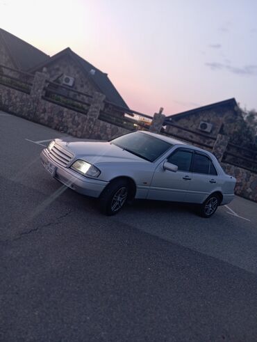 Mercedes-Benz: Mercedes-Benz C 200: 2.2 l | 1995 il Sedan — 9