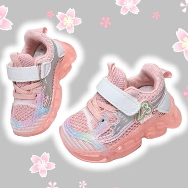 Patike: Svetlece patikice za najmanje stopalce Vrlo lagan model koji ima — 4