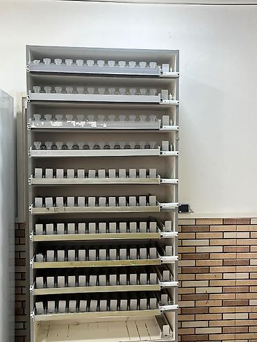 Rəf vitrinləri: Sigaret Vitrini satılır ideal veziyetdedir 120 çeşid ve 200 blok — 3