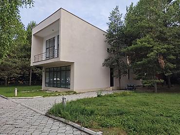 Продажа коттеджей и домов: Продается двухэтажный коттедж площадью 197 кв. м. вместе с участком — 1