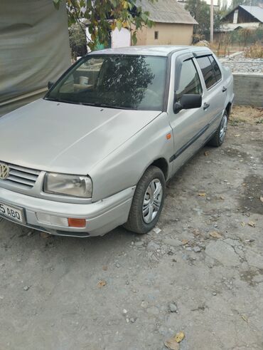 селхоз техника трактор: Volkswagen Vento: 1992 г., 1.8 л, Механика, Бензин, Седан