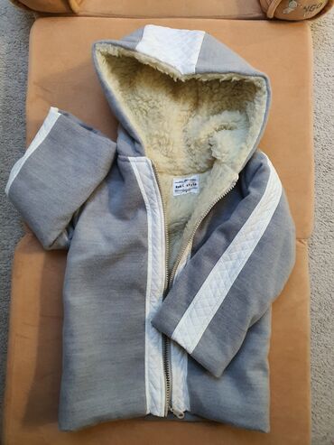 jako moderne: Nekorišćena jaknica - kaputić za dečaka 3 godine. Jako kvalitetna