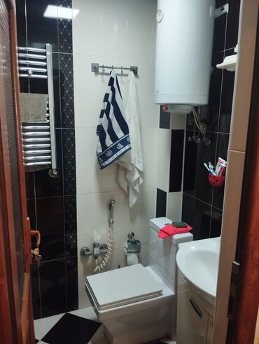 Uzunmüddətli kirayə mənzillər: 2 otaqlı mənzil – studiya tipli planlama - Geniş işıqlı zal və yemək — 3