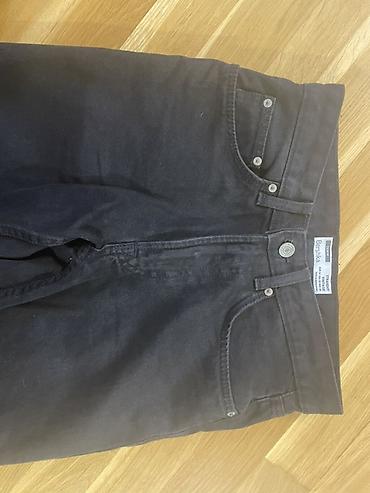 Kişi geyimləri: Cins şalvar, Bershka — 2