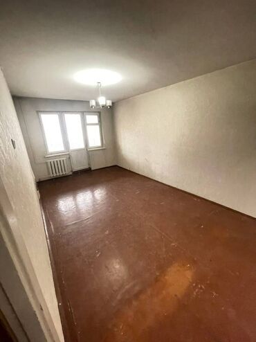 продаю квартиру юг 2: 2 комнаты, 58 м², 104 серия, 1 этаж, Старый ремонт
