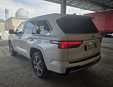 subaru ou: Toyota Sequoia: 2024 г., Гибрид, Внедорожник — 5